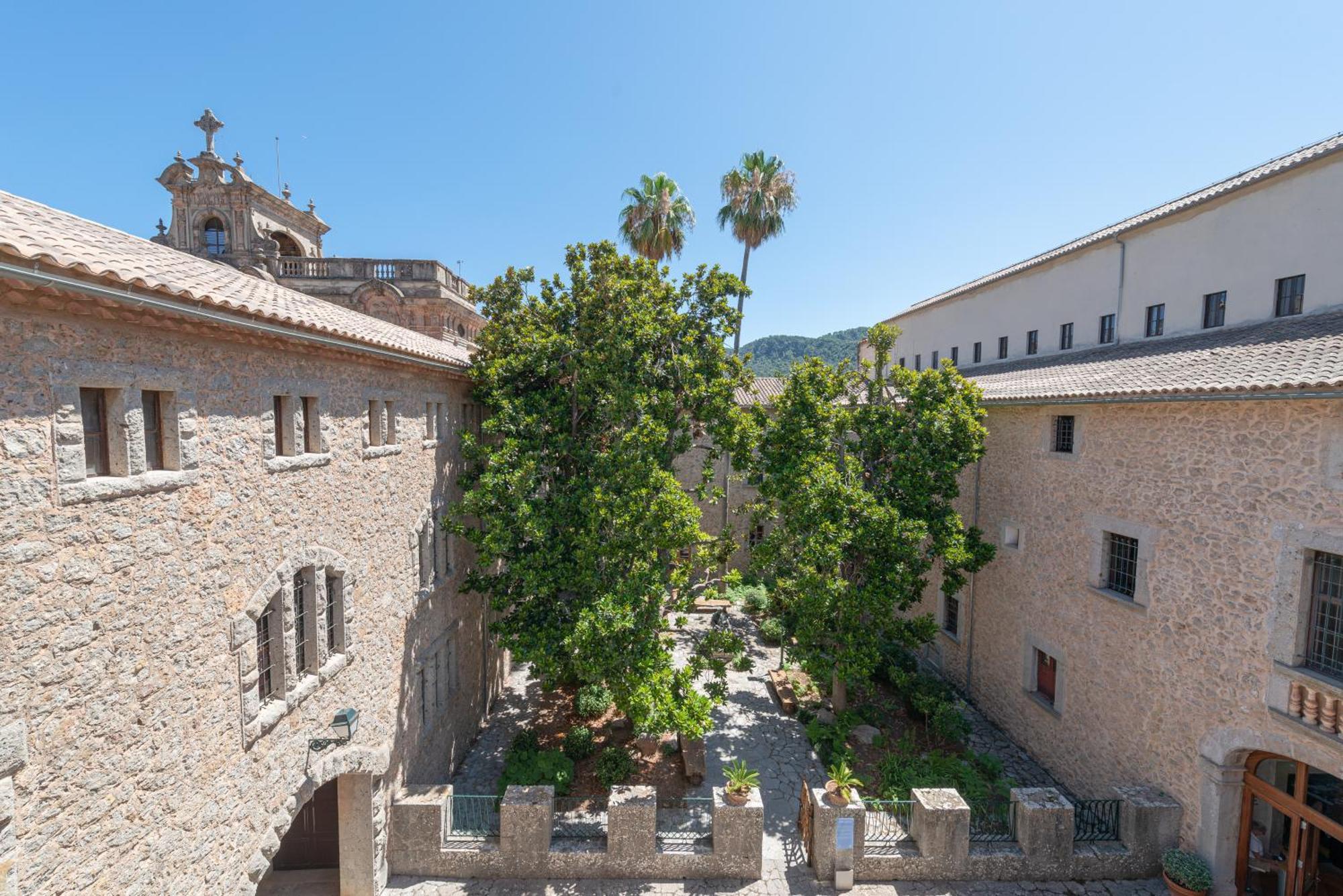 Santuari De Lluc Hotel Exterior photo